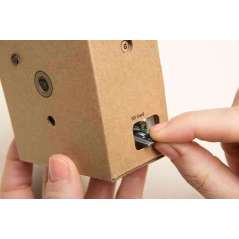 The AIY Vision Kit (Google AIY)  intelligent camera, recognize objects using machine learning